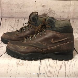 NIKE AIR VINTAGE HIKING BOOTS (brown)